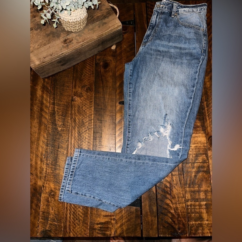 UEC KanCan Sz. 9/28
Kancan Women's Ultra High Rise Distressed Mom Jeans - Picture 5 of 14